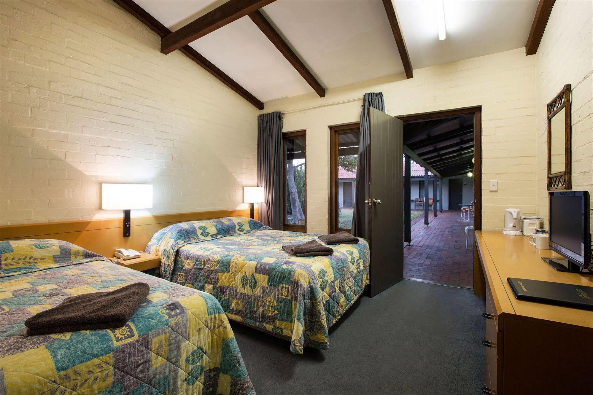 Nightcap at Wintersun Hotel Geraldton Buitenkant foto