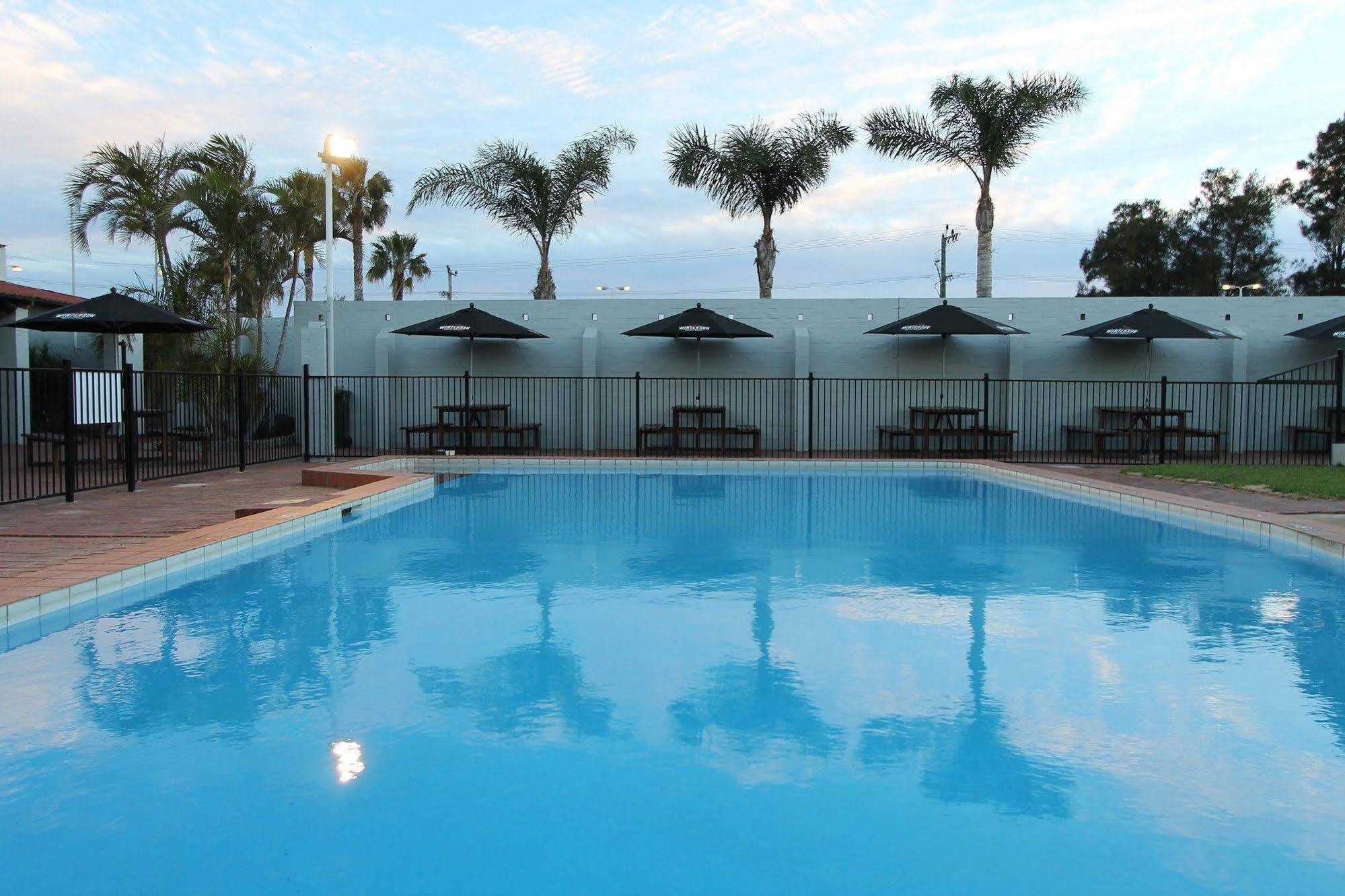 Nightcap at Wintersun Hotel Geraldton Buitenkant foto