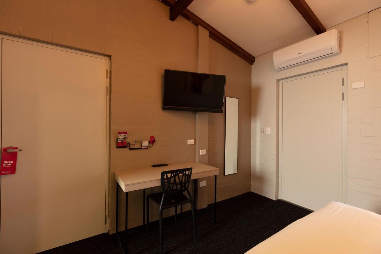 Nightcap at Wintersun Hotel Geraldton Buitenkant foto